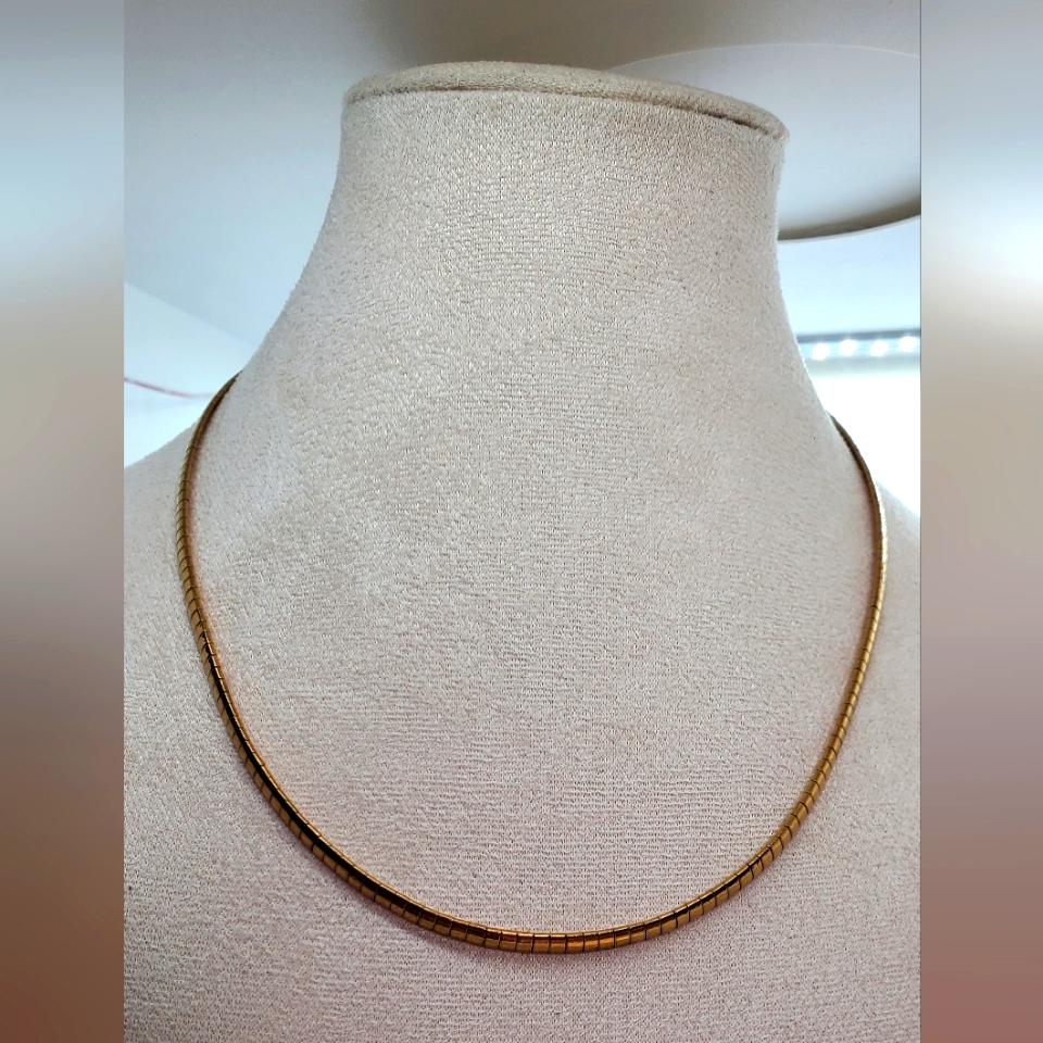 Gorgeous Goldtone Stainless Steel Omega Chain Necklace 20$